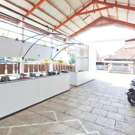 Urbanview Lovetel Near Jalan Sudirman By Reddoorz Padang  Zewnętrze zdjęcie