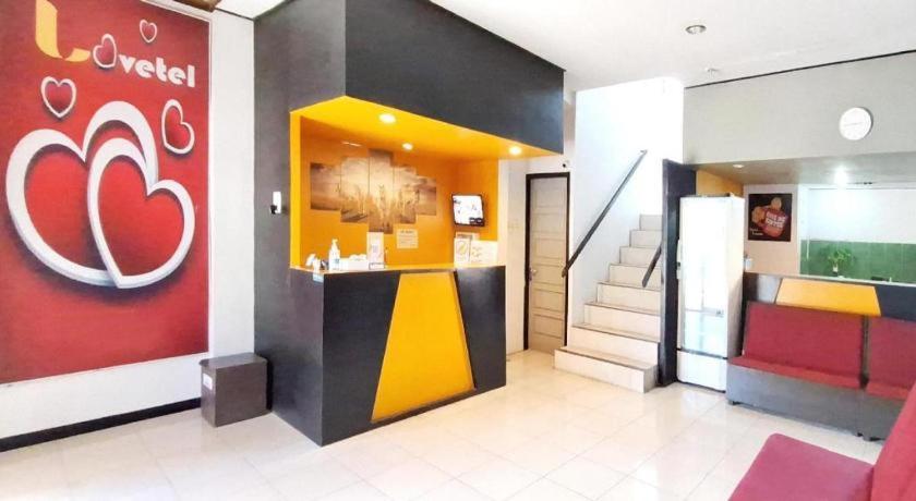 Urbanview Lovetel Near Jalan Sudirman By Reddoorz Padang  Zewnętrze zdjęcie