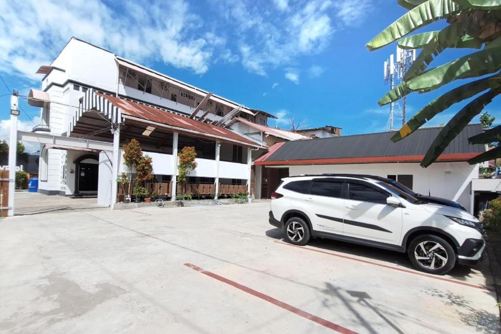 Urbanview Lovetel Near Jalan Sudirman By Reddoorz Padang  Zewnętrze zdjęcie